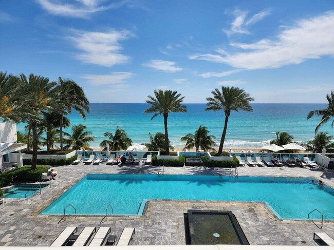 Building Photo - 2711 S Ocean Dr
