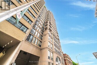 Building Photo - 388 Bloor St E