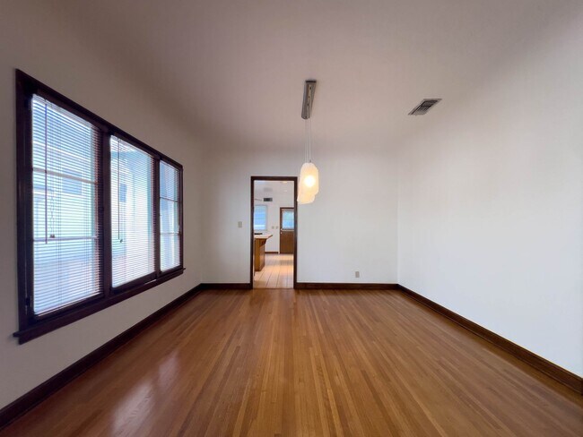 Foto del edificio - Storybook 3BR Home in Pretigious Rossmoyne...