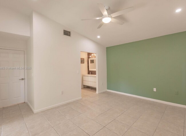 Foto del edificio - 2235 SE 6th Ct