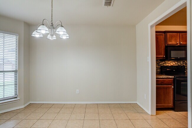 Building Photo - Wonderful 3 Bedroom 2 bathroom home!