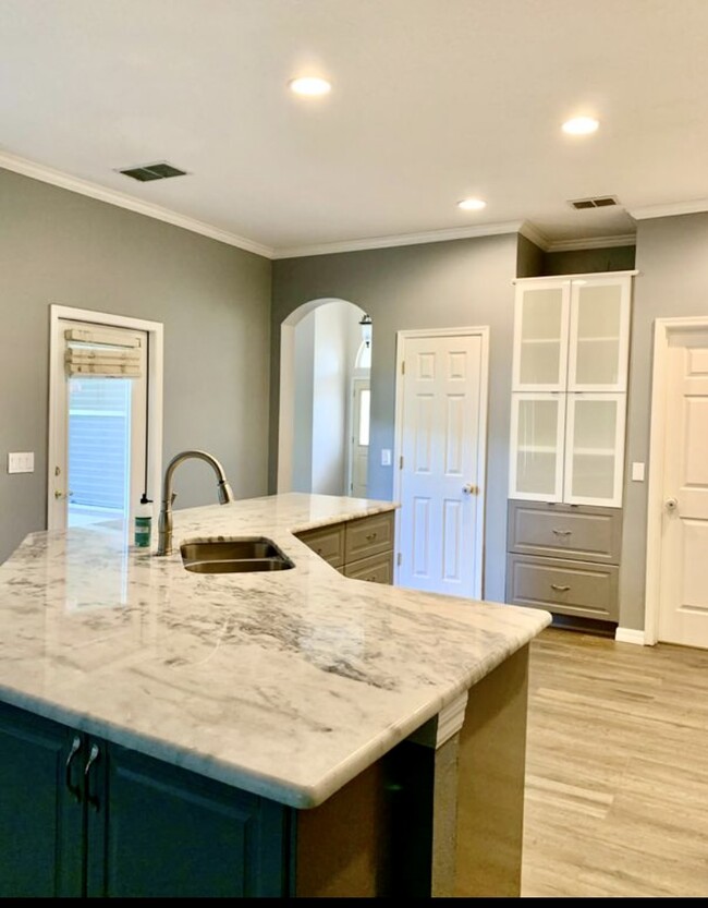 Kitchen - 10102 Cove Lake Dr