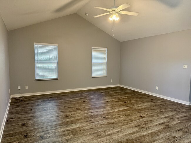 Building Photo - 5264 Blue Star Dr