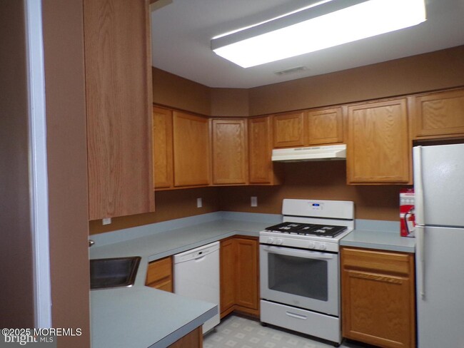 Building Photo - 1502 Saxony Dr