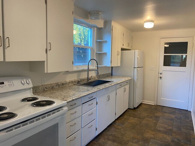 Building Photo - 407 E Eugene St