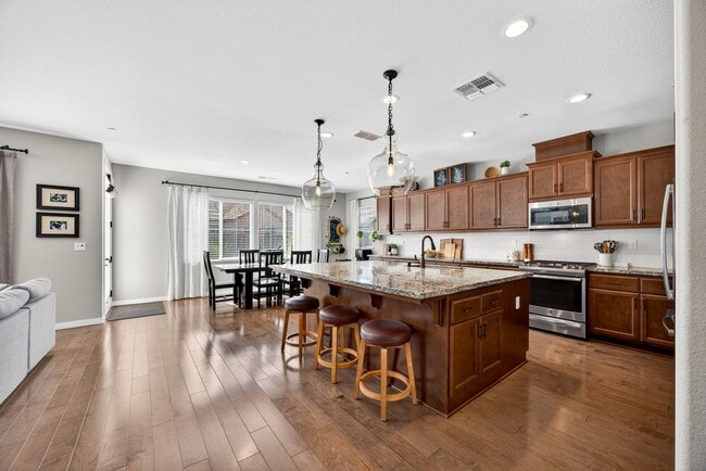 Building Photo - 450 Syracuse Ln