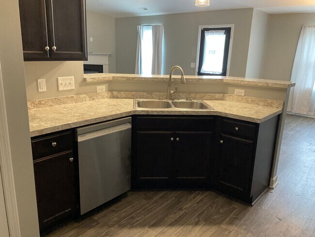 Foto del edificio - This stunning home offers seamless blend o...