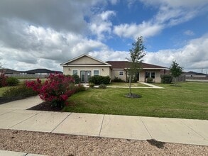 Building Photo - 100 Strawberry Flds