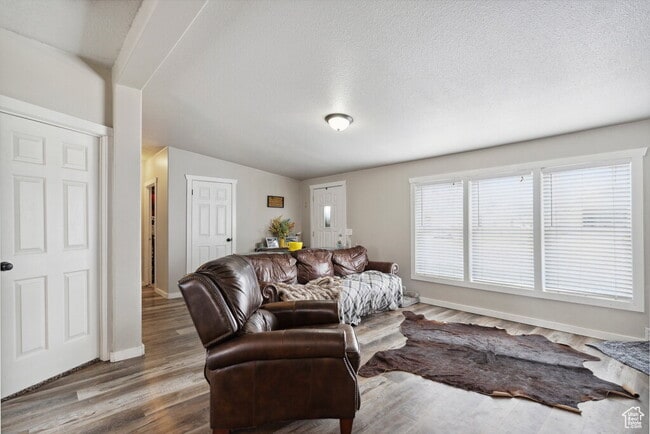 Building Photo - 4 Bedroom in Tremonton!