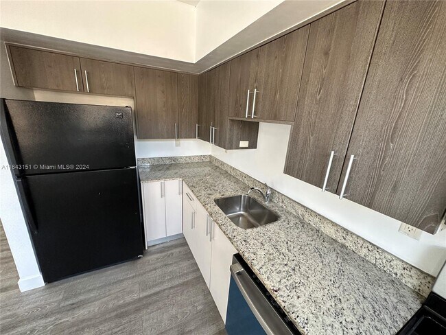 Building Photo - 9025 Harding Ave