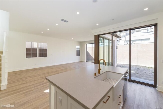 Foto del edificio - 4 br, 3 bath House - 141 Statura