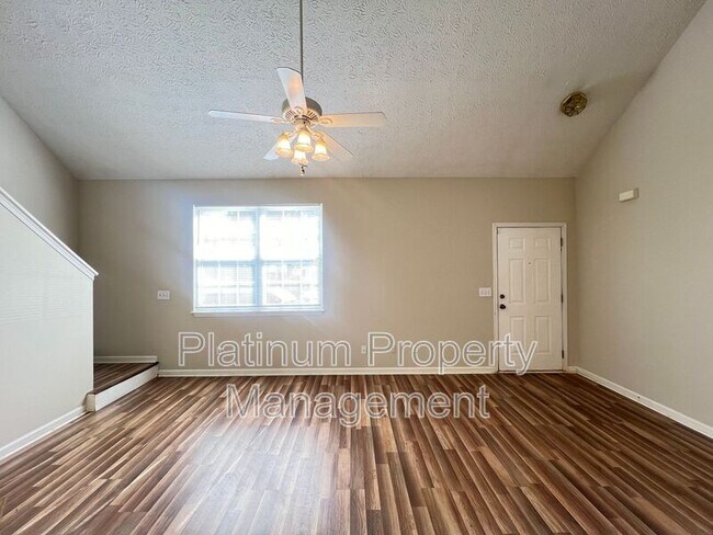 Building Photo - 231 Oak Grove Way
