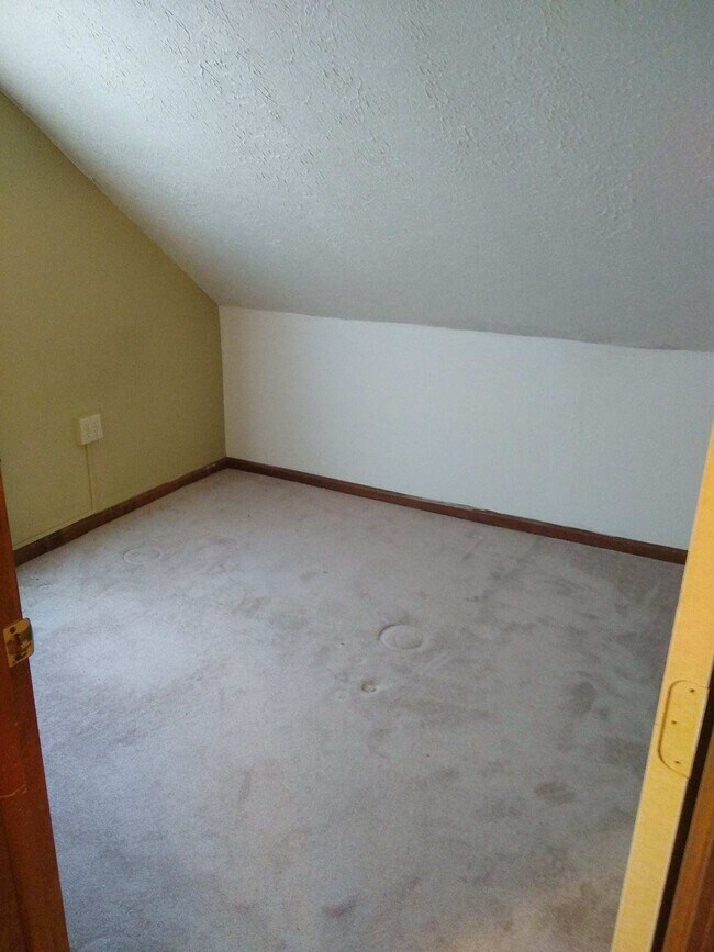 Building Photo - 4 Bedroom, 1 bath house Kent OH
