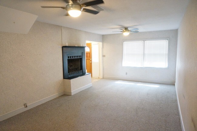 Foto del edificio - 1058 18th Ave NW