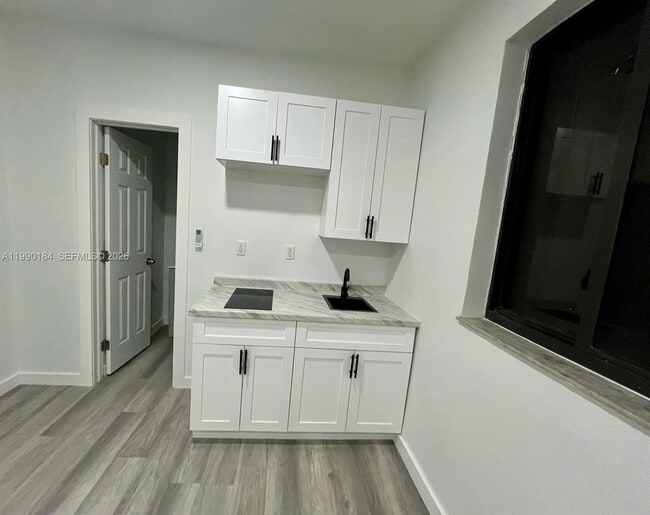 Foto del edificio - 555 SW 132nd Ave