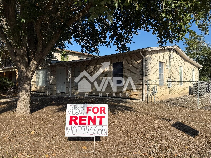 Primary Photo - 202 Florencia Ave