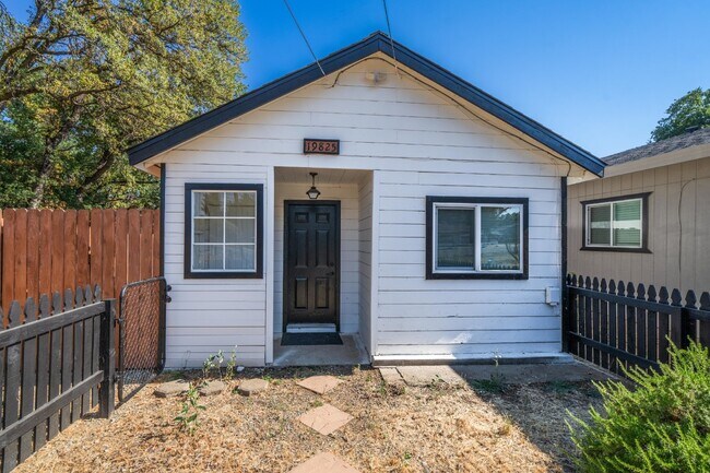 Foto del edificio - Adorable Studio Apt in Cottonwood - Dog Friendly! Available NOW!