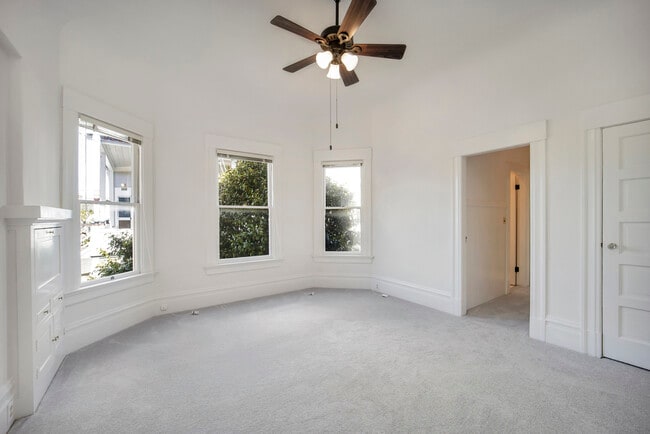 Building Photo - 507 Santa Clara Ave