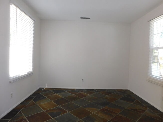 Foto del edificio - Beautiful detached home in Quail Hill. 2 M...