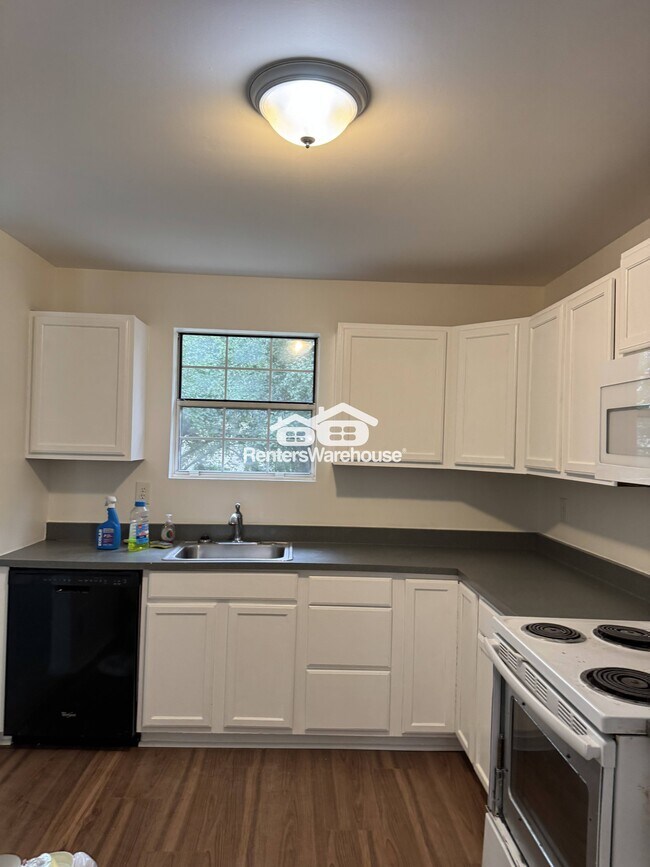 Foto del edificio - 1088 Crestview Dr