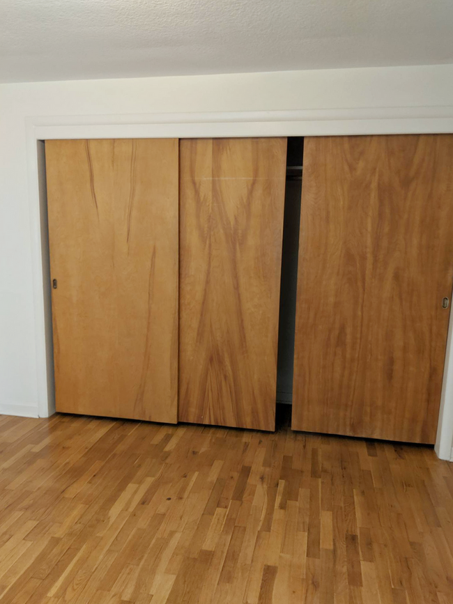 Foto del edificio - 5 bedroom South Campus duplex next to Univ...