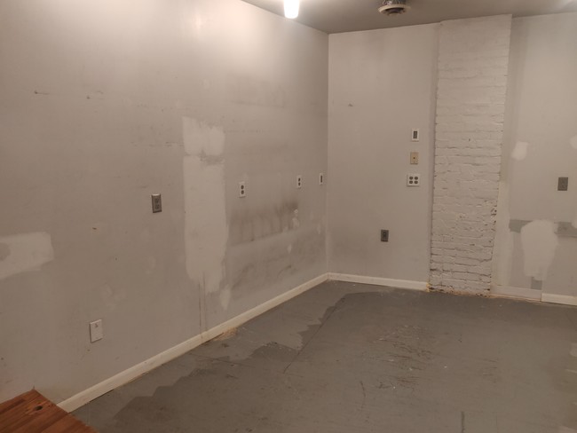 Building Photo - 1608 W 39th St