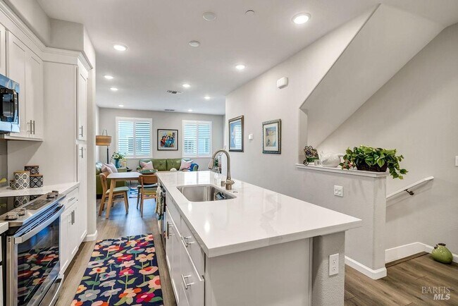 Foto del edificio - 327 Pear Tree Ln