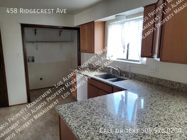 Foto del edificio - 458 Ridgecrest Ave