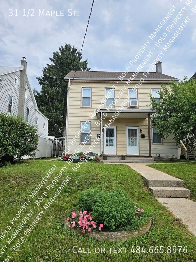 Building Photo - 31 Maple St