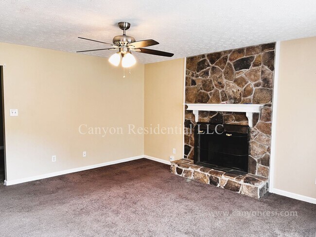 Building Photo - Recently Renovated!!Beautiful 3BR home.
