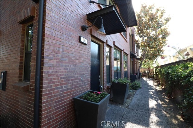 Primary Photo - 561 W Maple Ave