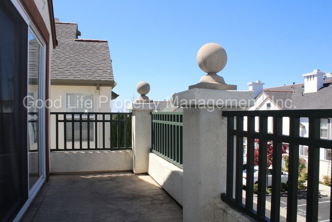 Foto del edificio - 11912 Cypress Canyon Rd