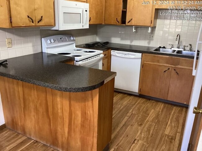 Building Photo - Cute 2 Bedroom WITH Attached Garage in Lov...