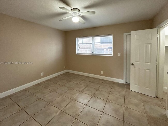 Foto del edificio - 715 NE 6th St