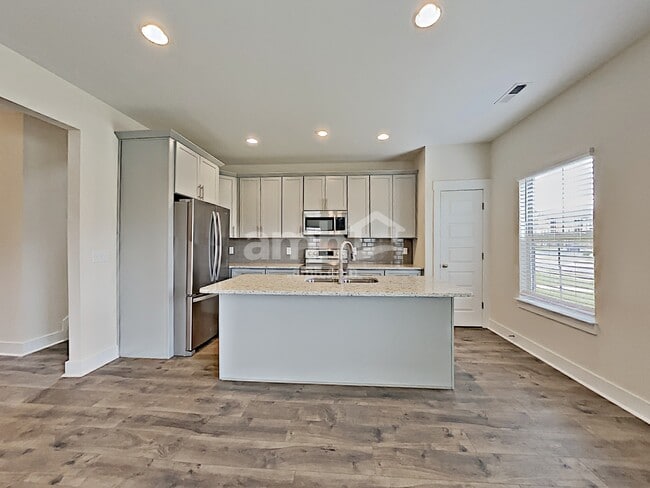 Building Photo - 5141 Jack Byrnes Dr