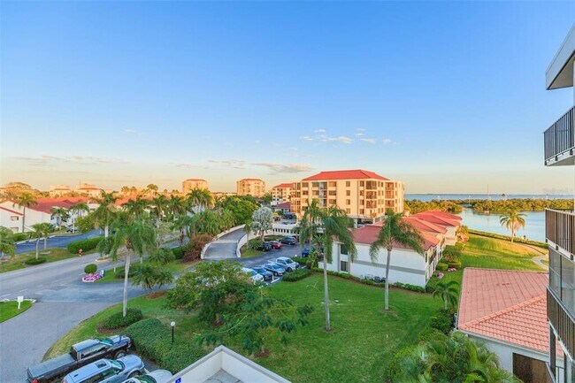 Building Photo - 6357 Bahia Del Mar Blvd S