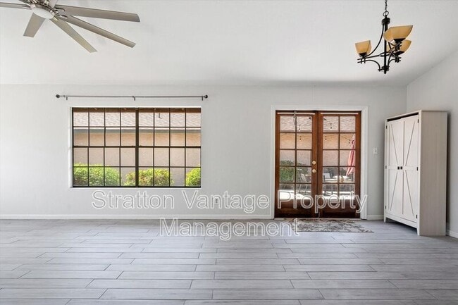 Building Photo - 2142 S Las Palmas