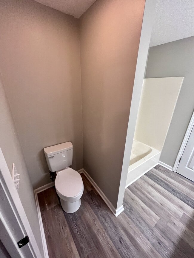 Building Photo - Townhouse available now FOR RENT in Dalevi...