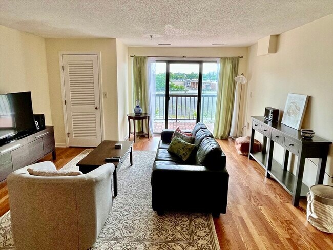 Foto del edificio - 3920 Mystic Valley Pkwy