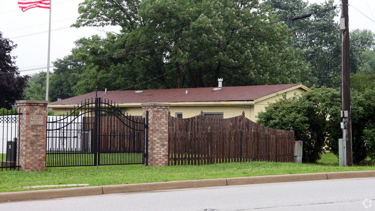Building Photo - East Indy Mobile Estates