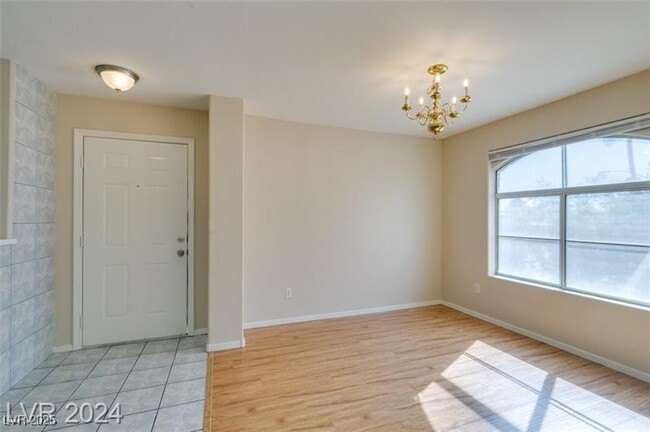 Foto del edificio - 4500 W Lake Mead Blvd