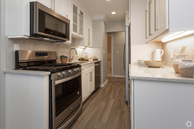 Interior Photo - Fairfield Village at Levittown