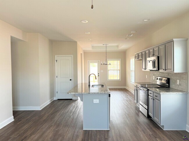 Building Photo - 202 Red Tail Cir