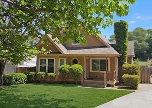 Building Photo - 957 Oak St SW