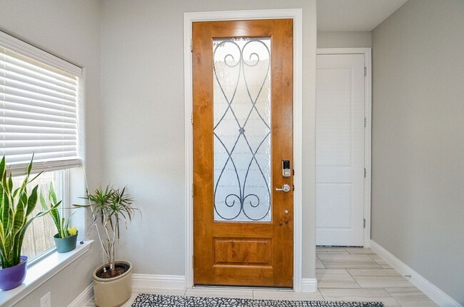 Photo - 1223 W 19th St Apartment