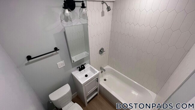 Foto del edificio - 741 E 6th St
