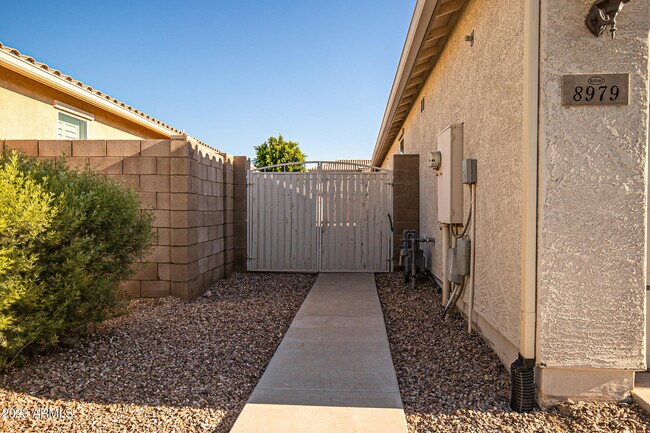 Foto del edificio - 8979 W Orchid Ln