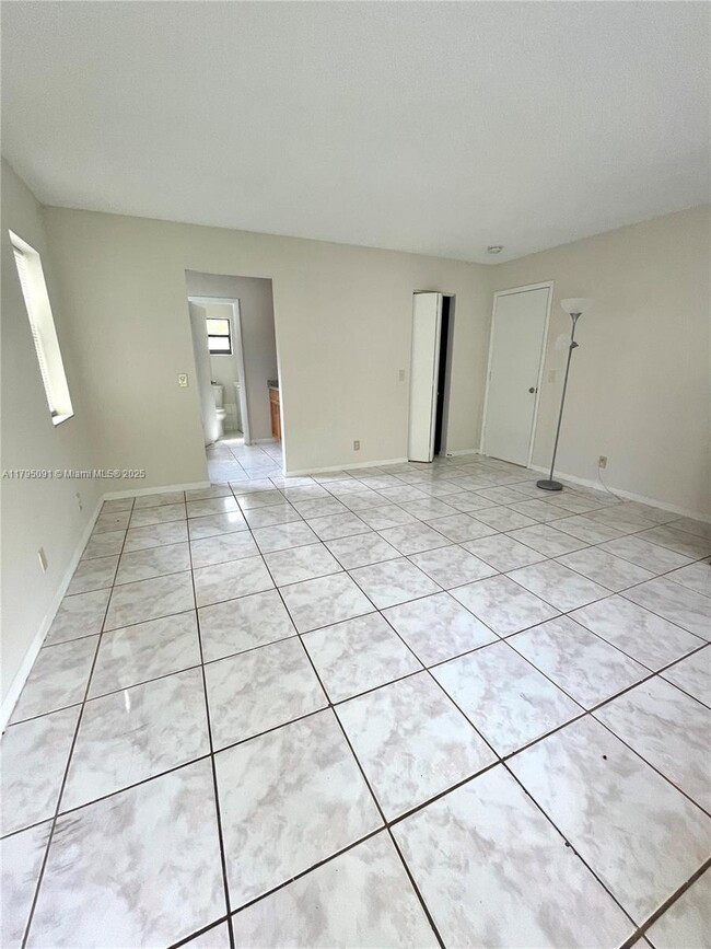 Foto del edificio - 247 SW 7th St