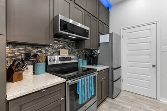 Building Photo - 3500 Tangle Brush Dr