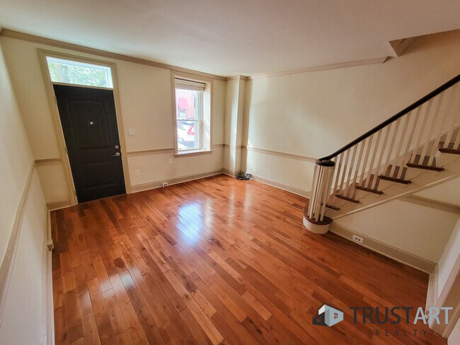 Foto del edificio - 4 bedroom Townhome in East Falls
